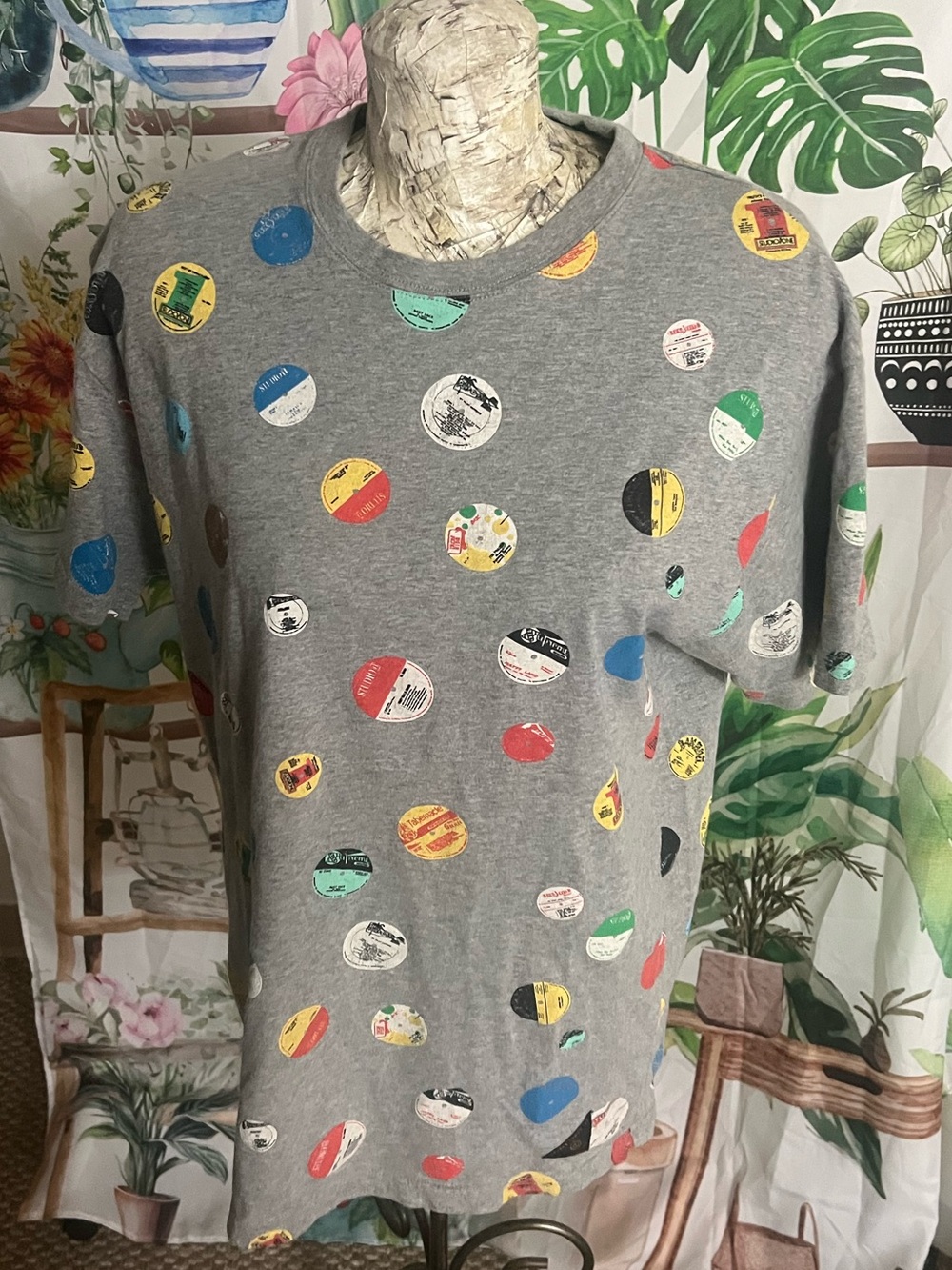 Men’s Large 10 DEEP record print 
T-shirt